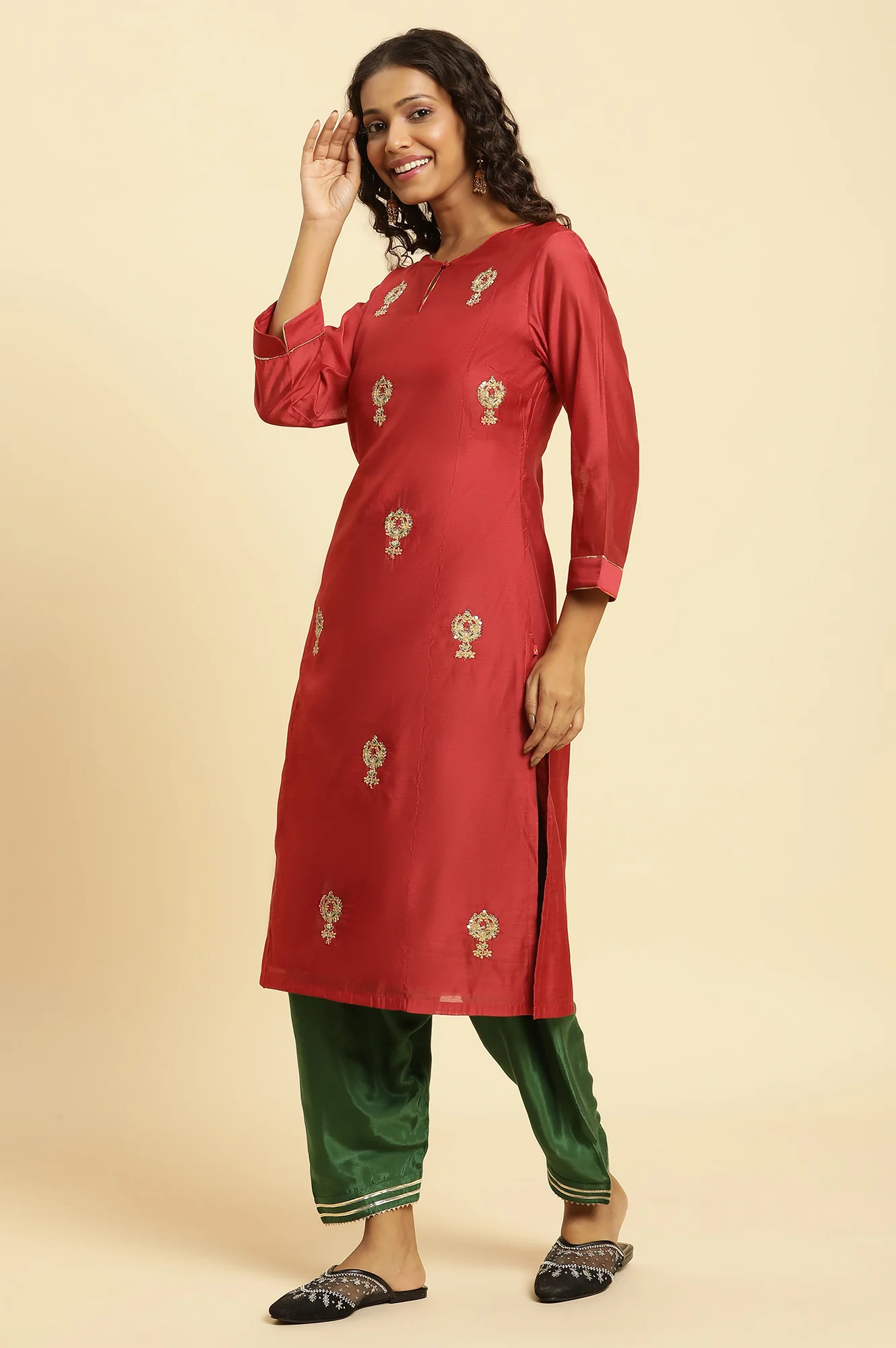 Red Solid Embroidered Dori Straight Chanderi Kurta - Image 3