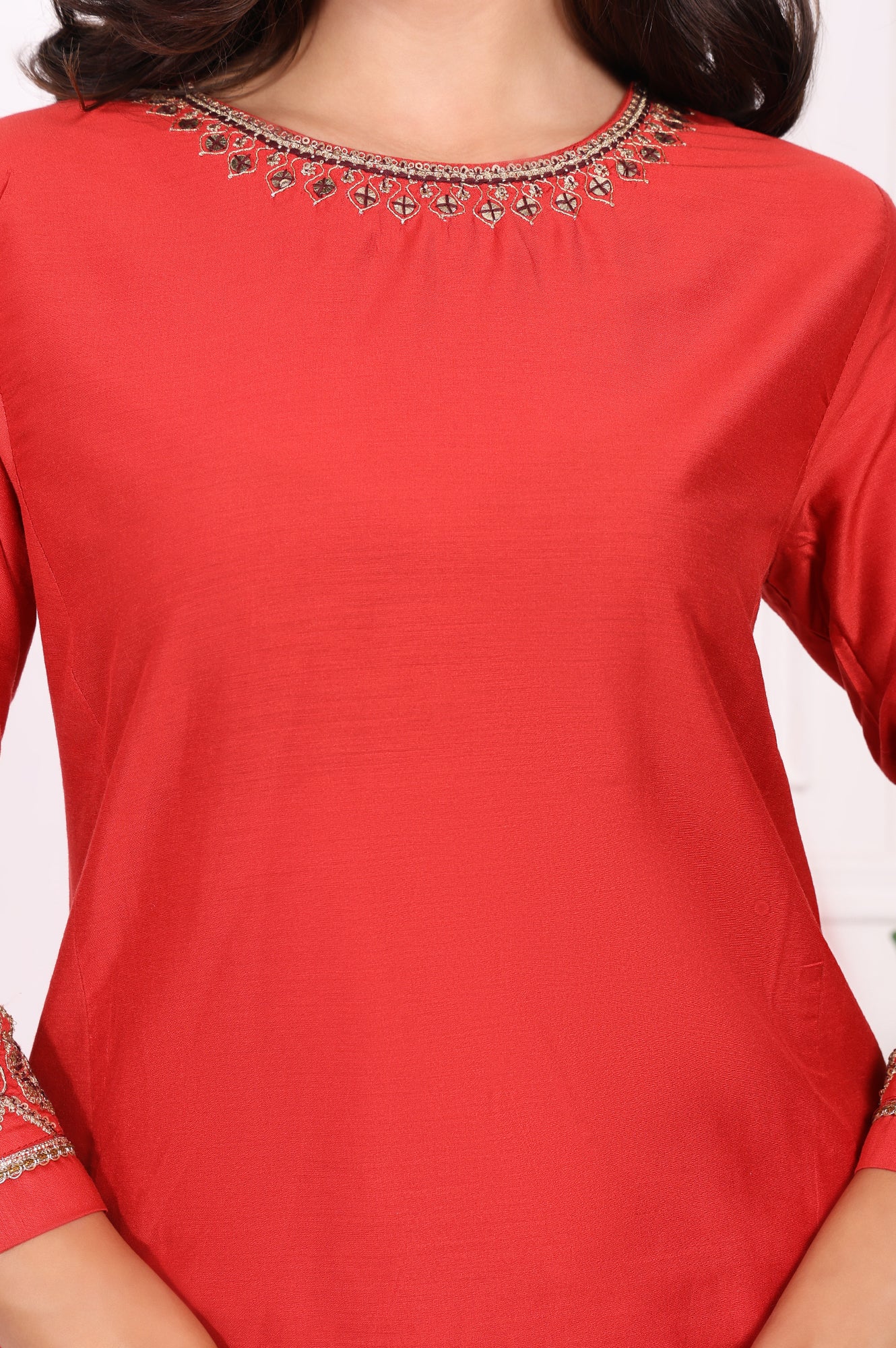 Red Solid Metallic Embroidered Straight Kurta - Image 3