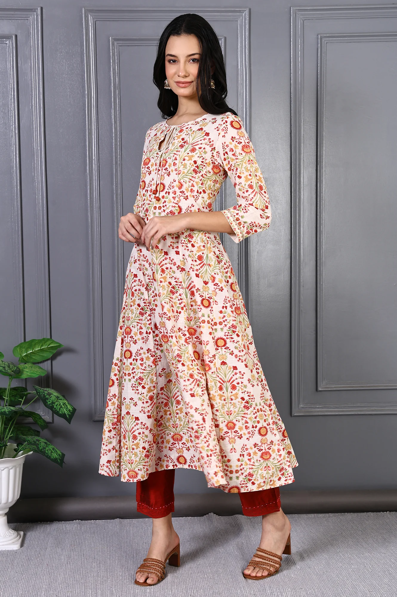Red Solid Mid-Rise Straight Pants with Lace - Image 5