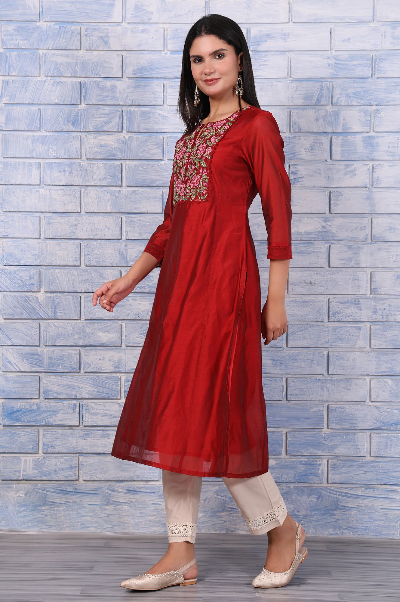 Red Thread Embroidered Chanderi Straight Kurta - Image 4