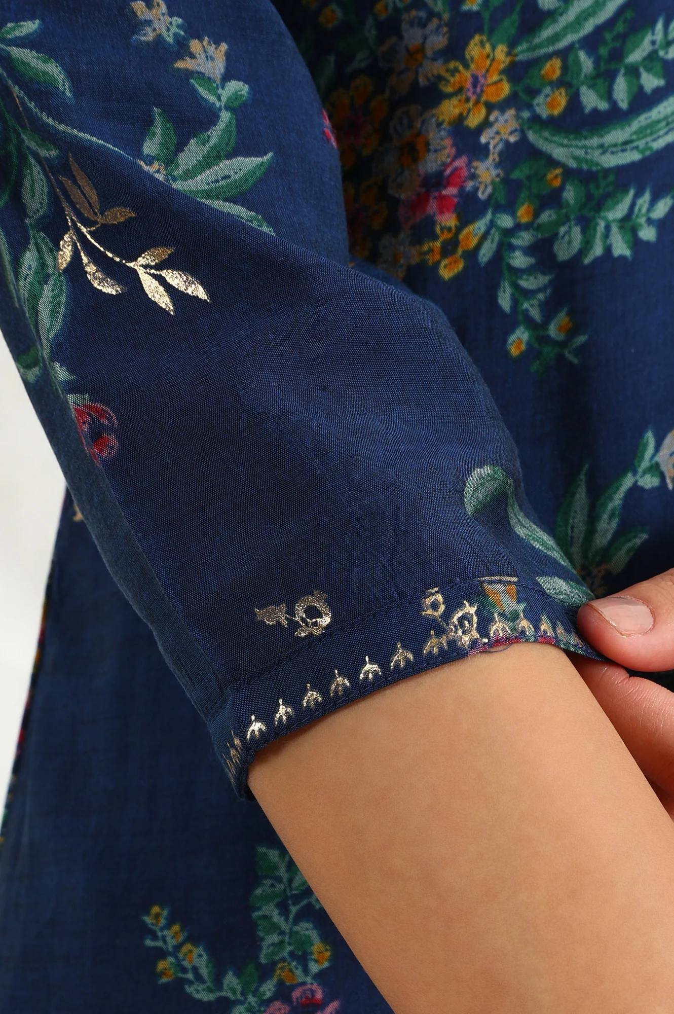 Royal Blue Foil Floral Printed Vicuna Crepe Straight Kurta And Pants Set With Dupatta - Image 7