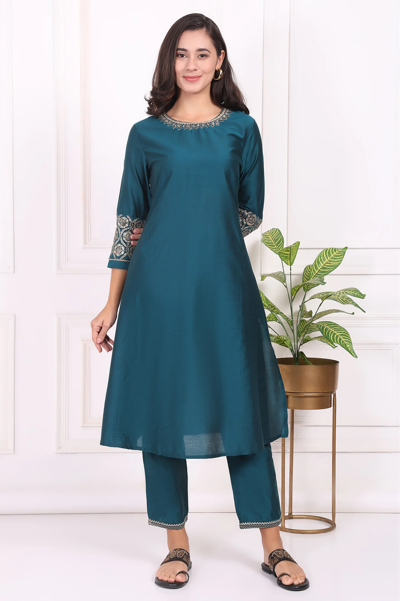 Teal Solid Metallic Embroidered Straight Kurta - Image 2
