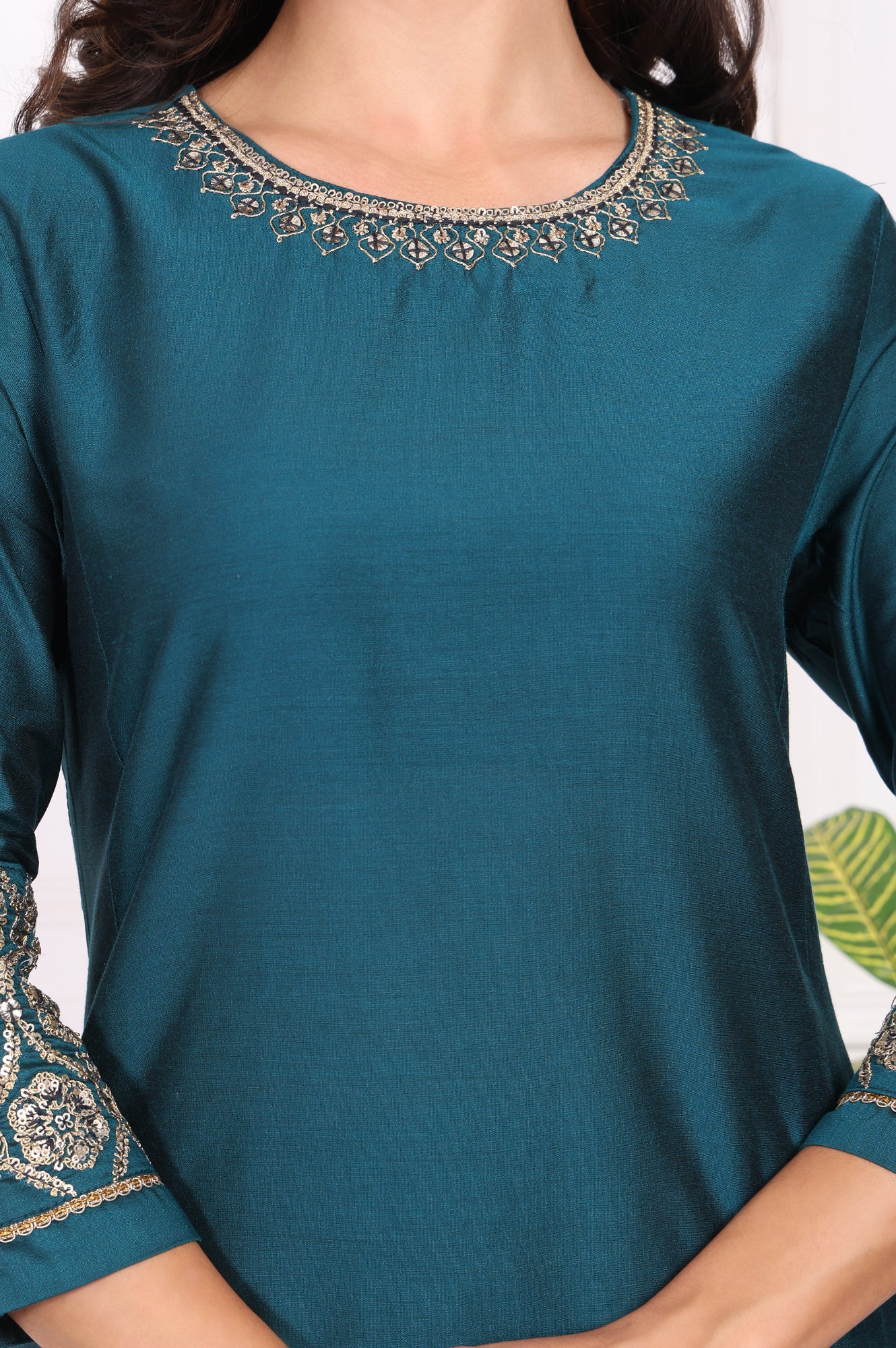 Teal Solid Metallic Embroidered Straight Kurta - Image 3