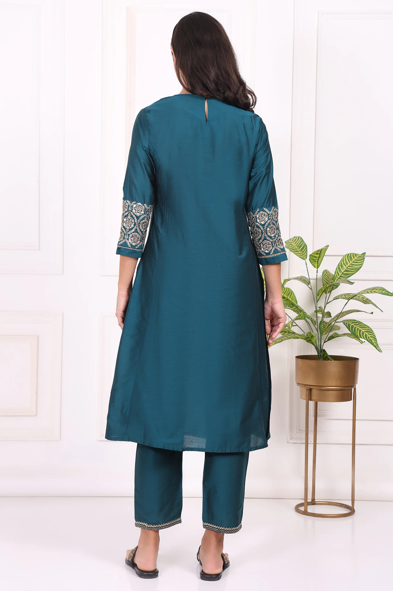Teal Solid Metallic Embroidered Straight Kurta - Image 5