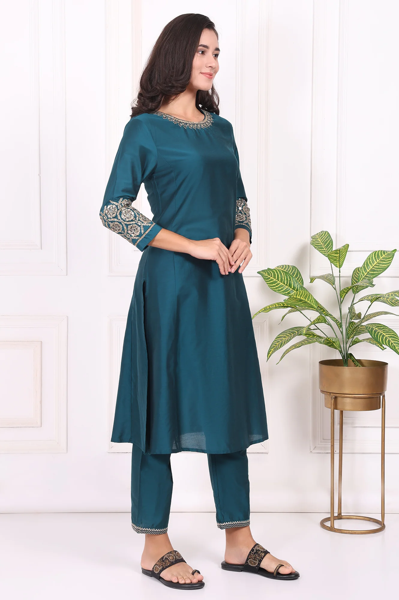 Teal Solid Metallic Embroidered Straight Kurta - Image 6
