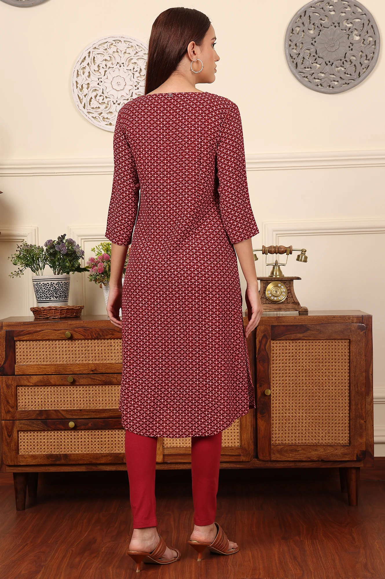 Tureodur Red Geometric Printed Rayon Crepe Kurta With Mirror Work - Image 5