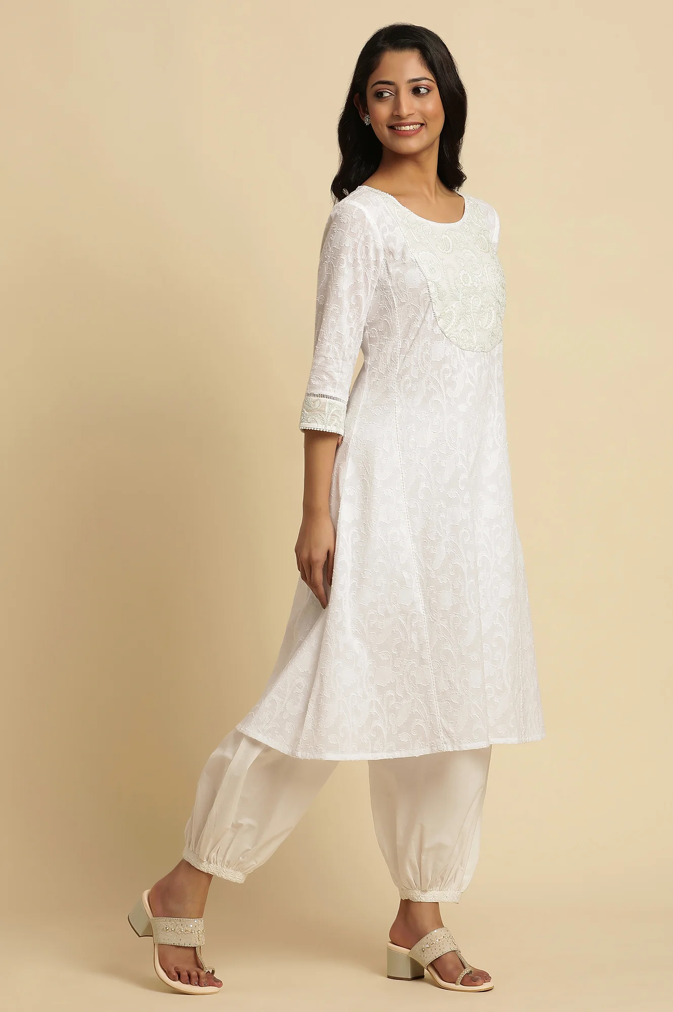 White A-Line Yarn-Dyed Kurta - Image 5
