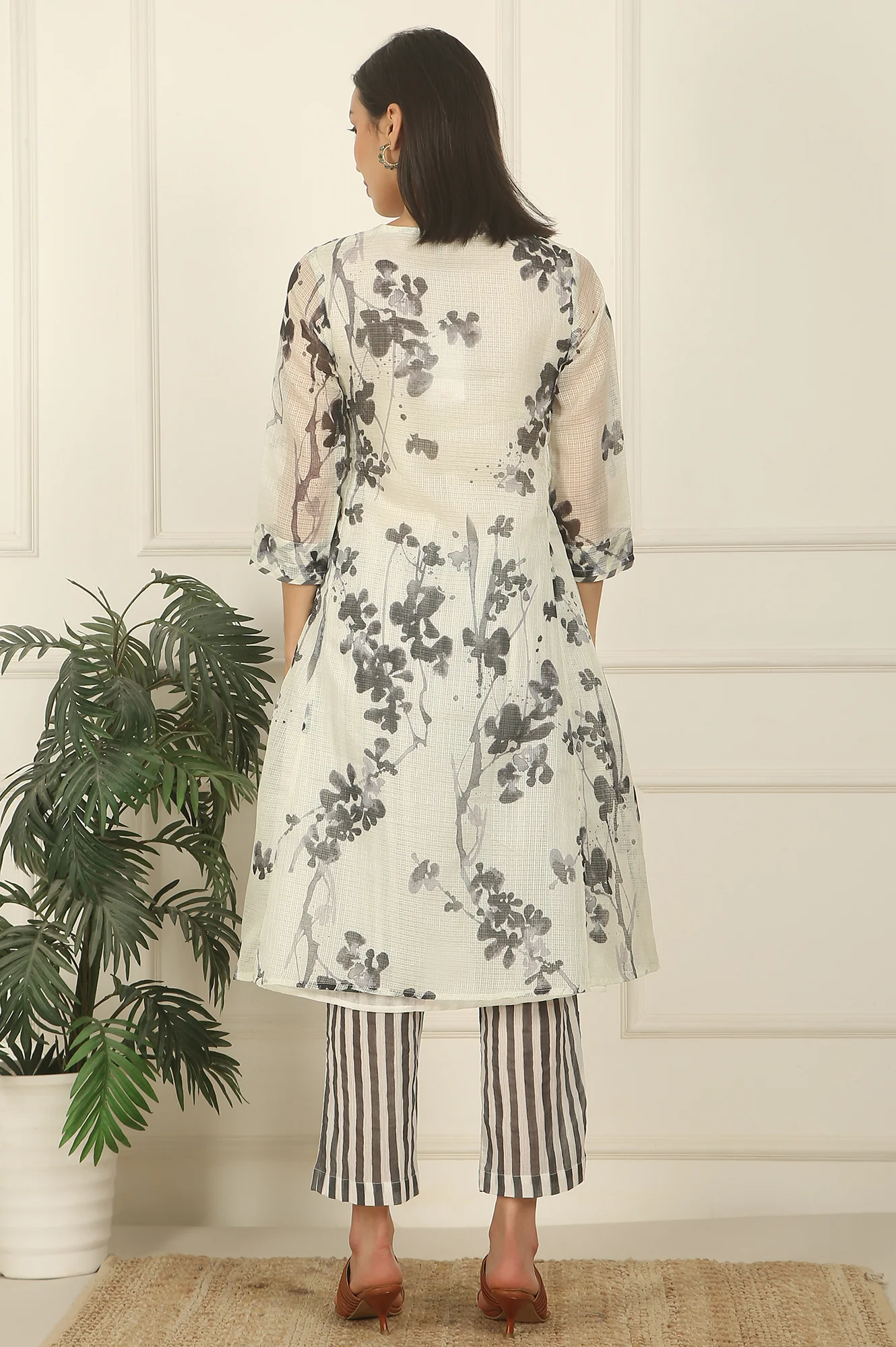 White and Black Floral Printed Kota Flared Kurta and Pants Set - Image 6
