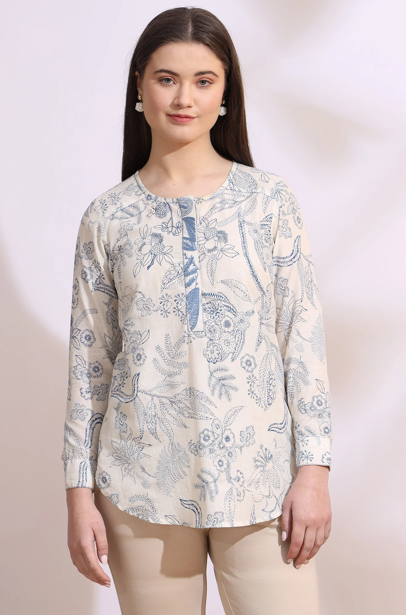 White and blue printed top with thread embroidery - Image 2