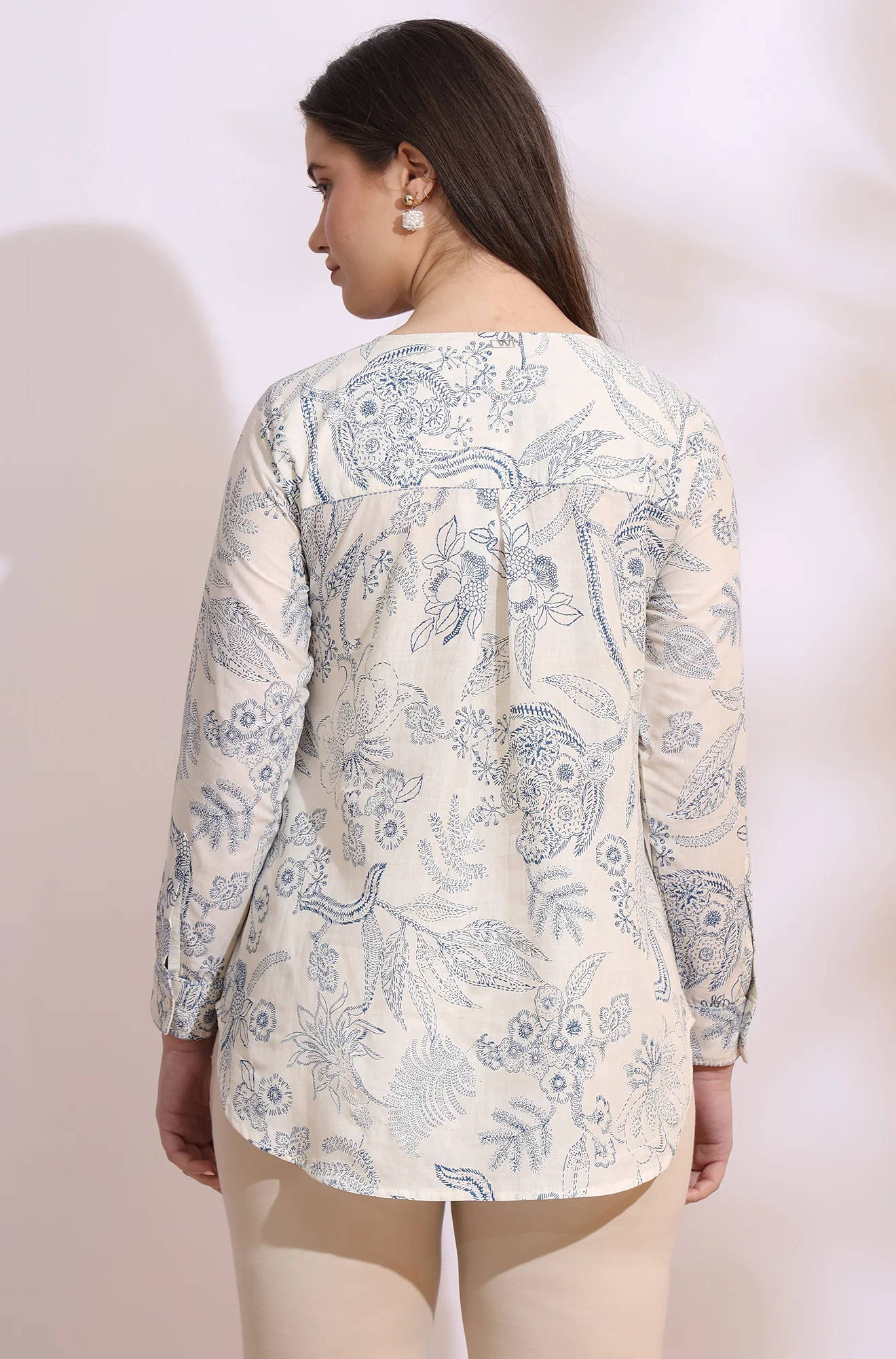 White and blue printed top with thread embroidery - Image 6