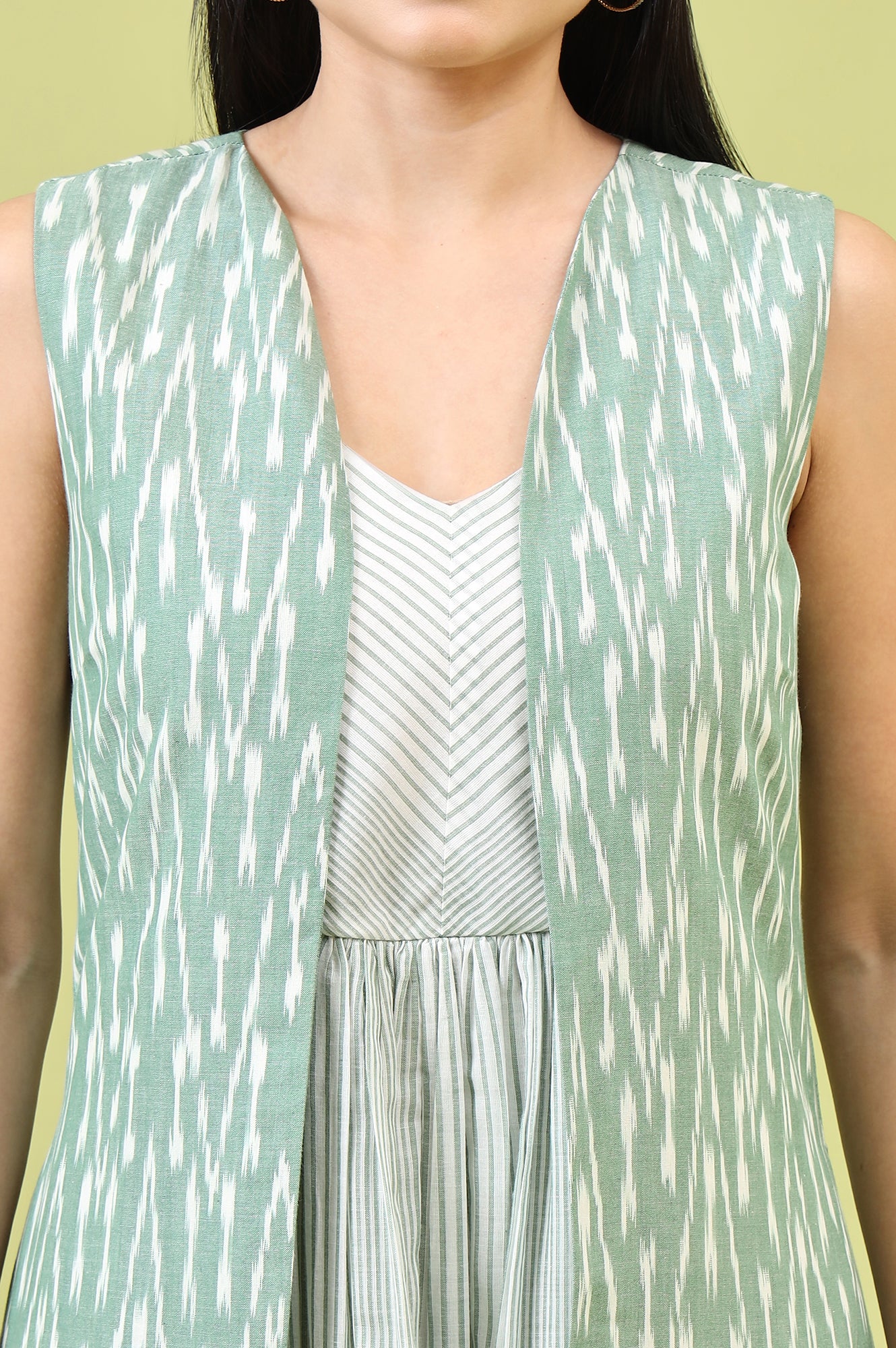 White and Green Geometric Printed Flared Spaghetti Dress and Gilet Set - Image 4