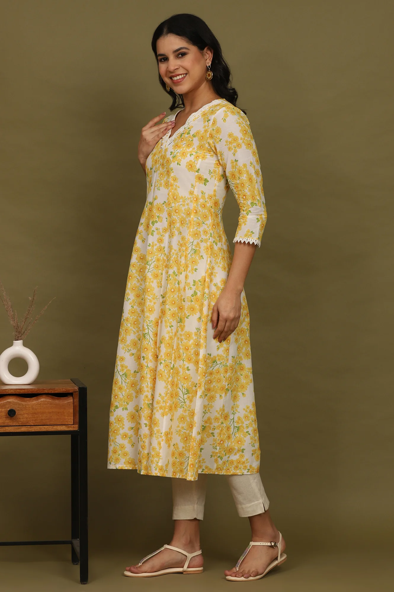 White and Yellow Floral Printed Pure Cotton Flared Kurta - Image 5