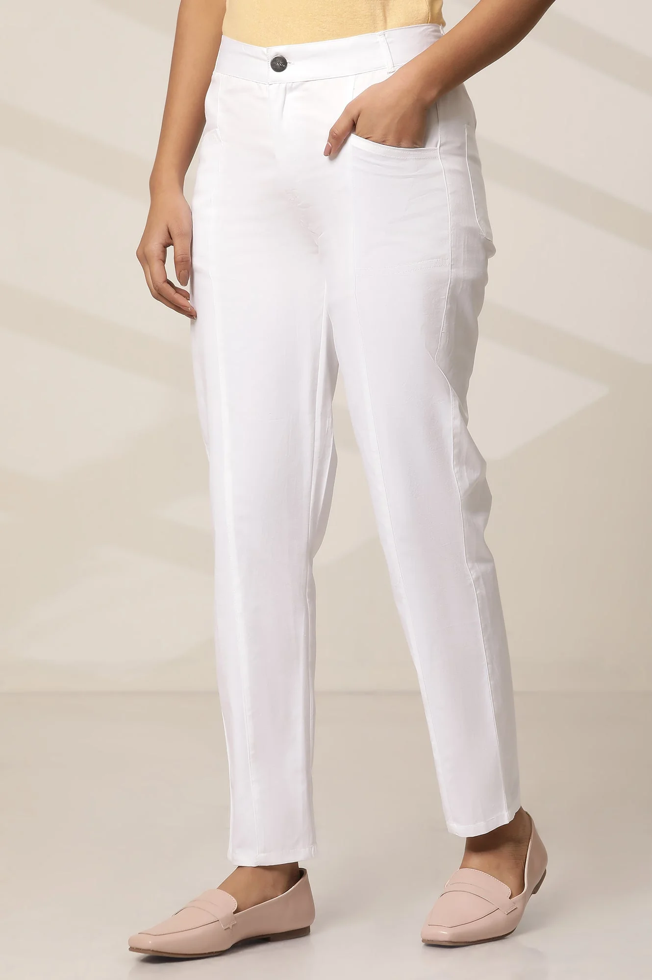 White Solid Straight Fit Cotton Pants With Front Pockets - Image 4