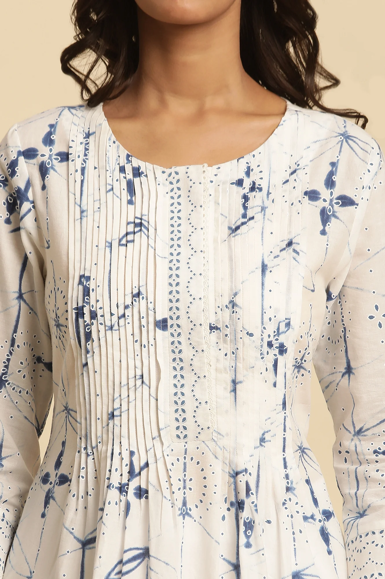 White Cotton Kurta With Blue Print - Image 6