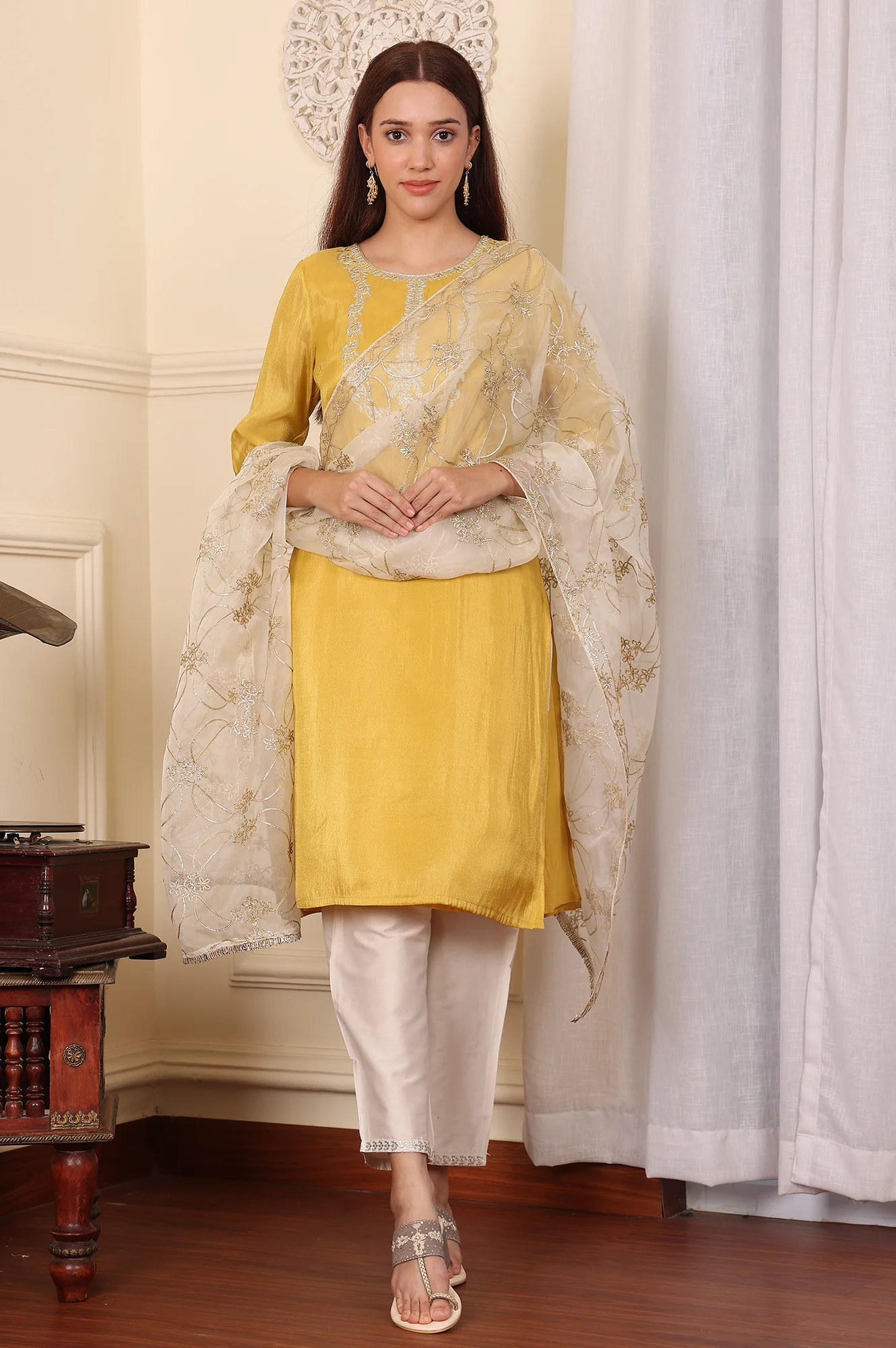 White Embroidered Gota Work Rectangular Organza Dupatta - Image 2