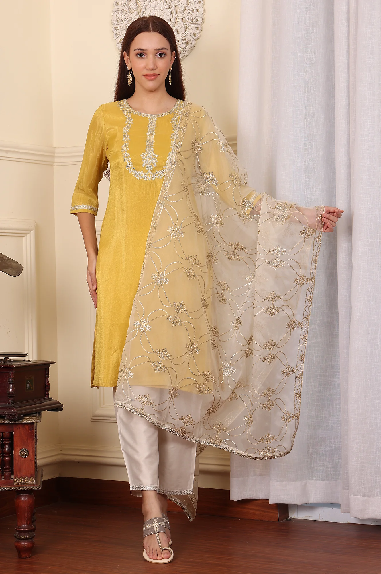 White Embroidered Gota Work Rectangular Organza Dupatta - Image 3
