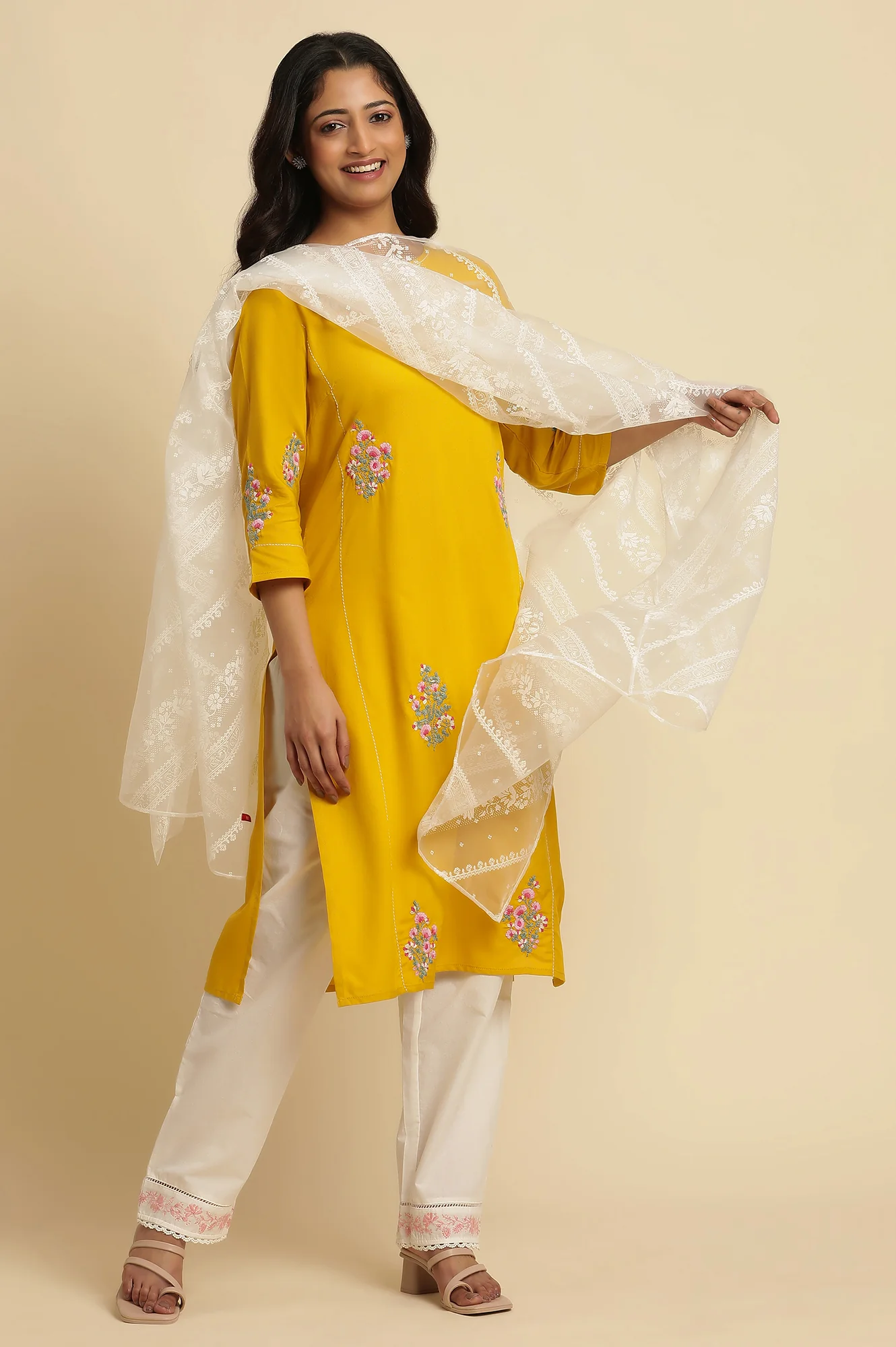 White Floral Brasso Printed Rectangular Dupatta - Image 3