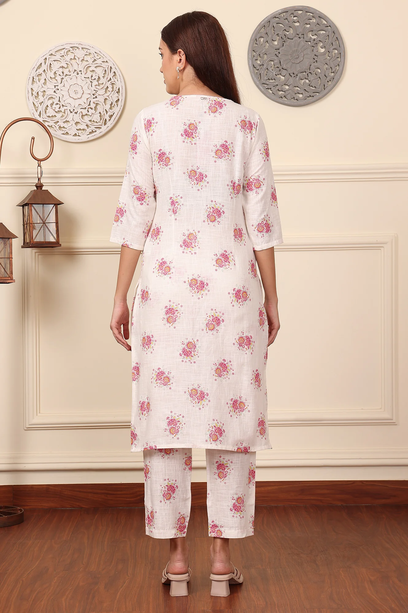 White Floral Printed A-Line Pure Cotton Kurta And Pants Co-Ord Set - Image 5