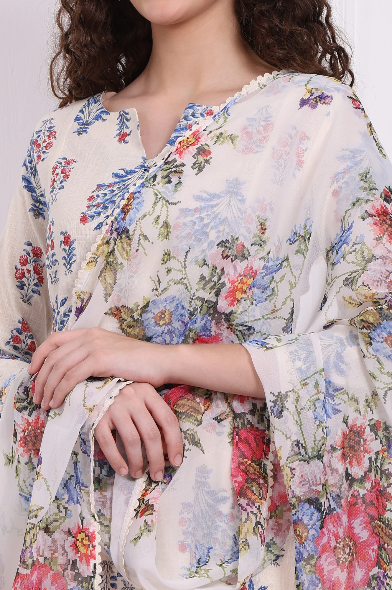 White Floral Printed Chiffon Dupatta with Lace - Image 3