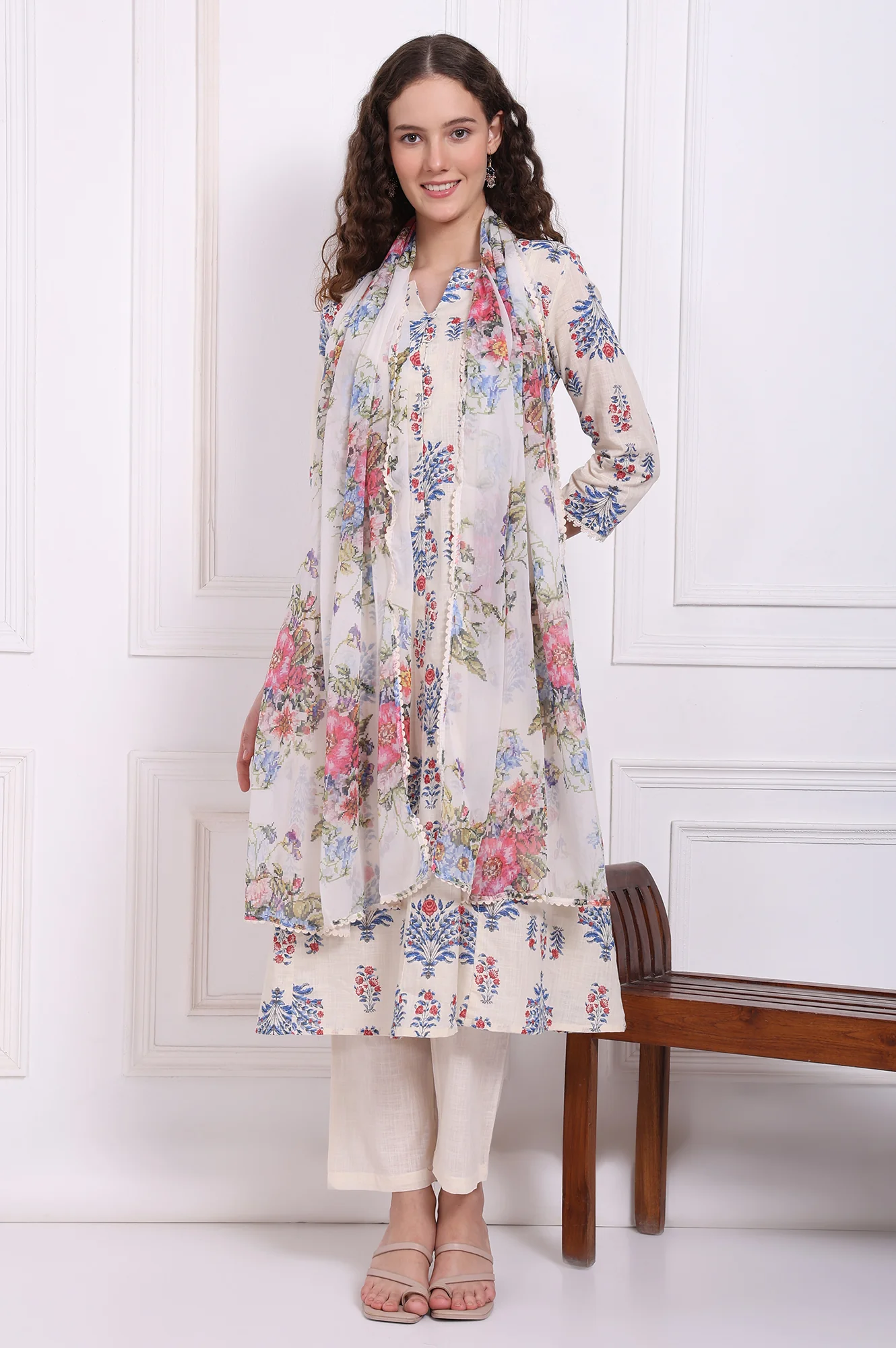 White Floral Printed Chiffon Dupatta with Lace - Image 4