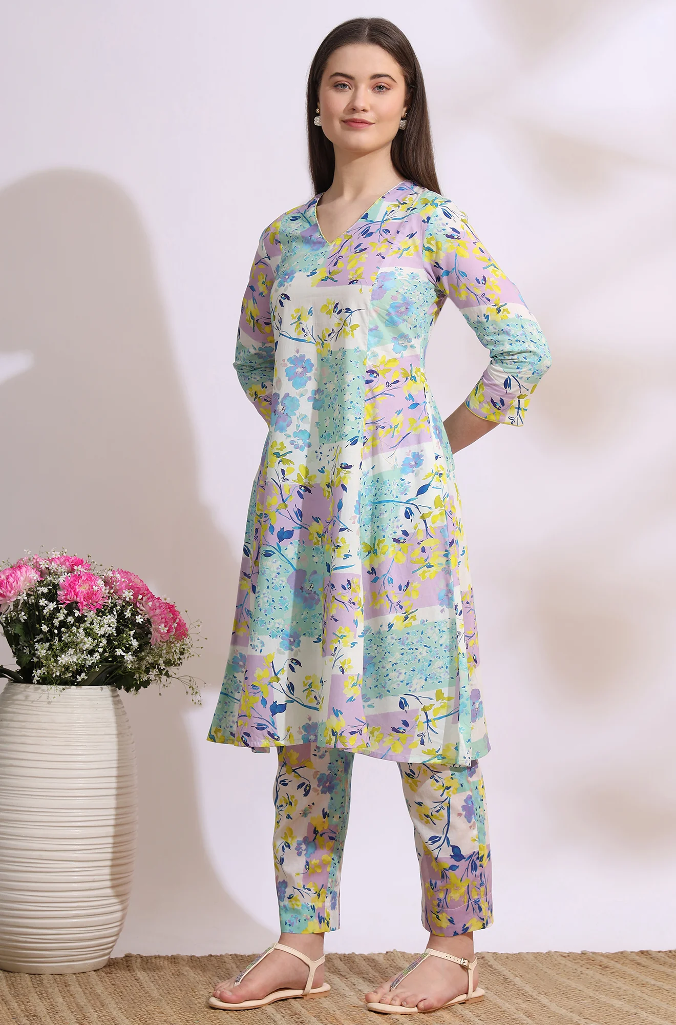 White Floral Printed Flared Pure Cotton Kurta and Pants Co-ord Set - Image 4