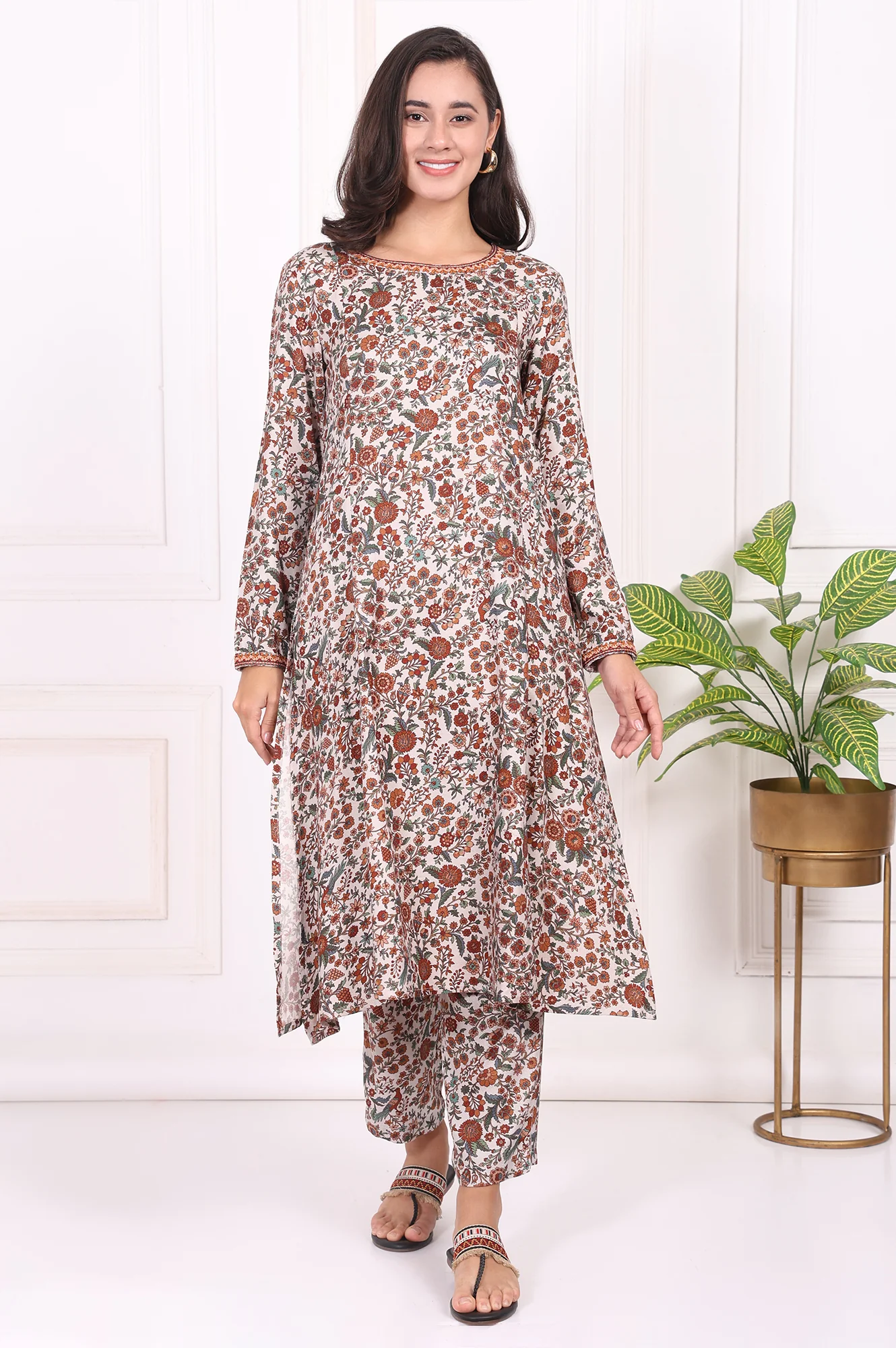 White Floral Printed Straight Kurta and Straight Pants Set - Image 2