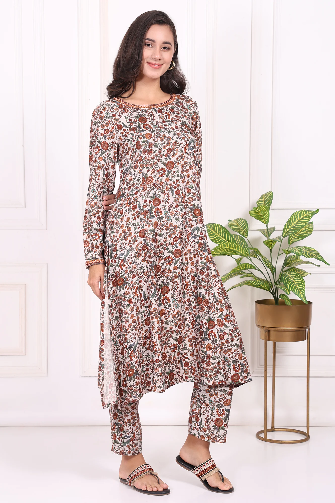 White Floral Printed Straight Kurta and Straight Pants Set - Image 6