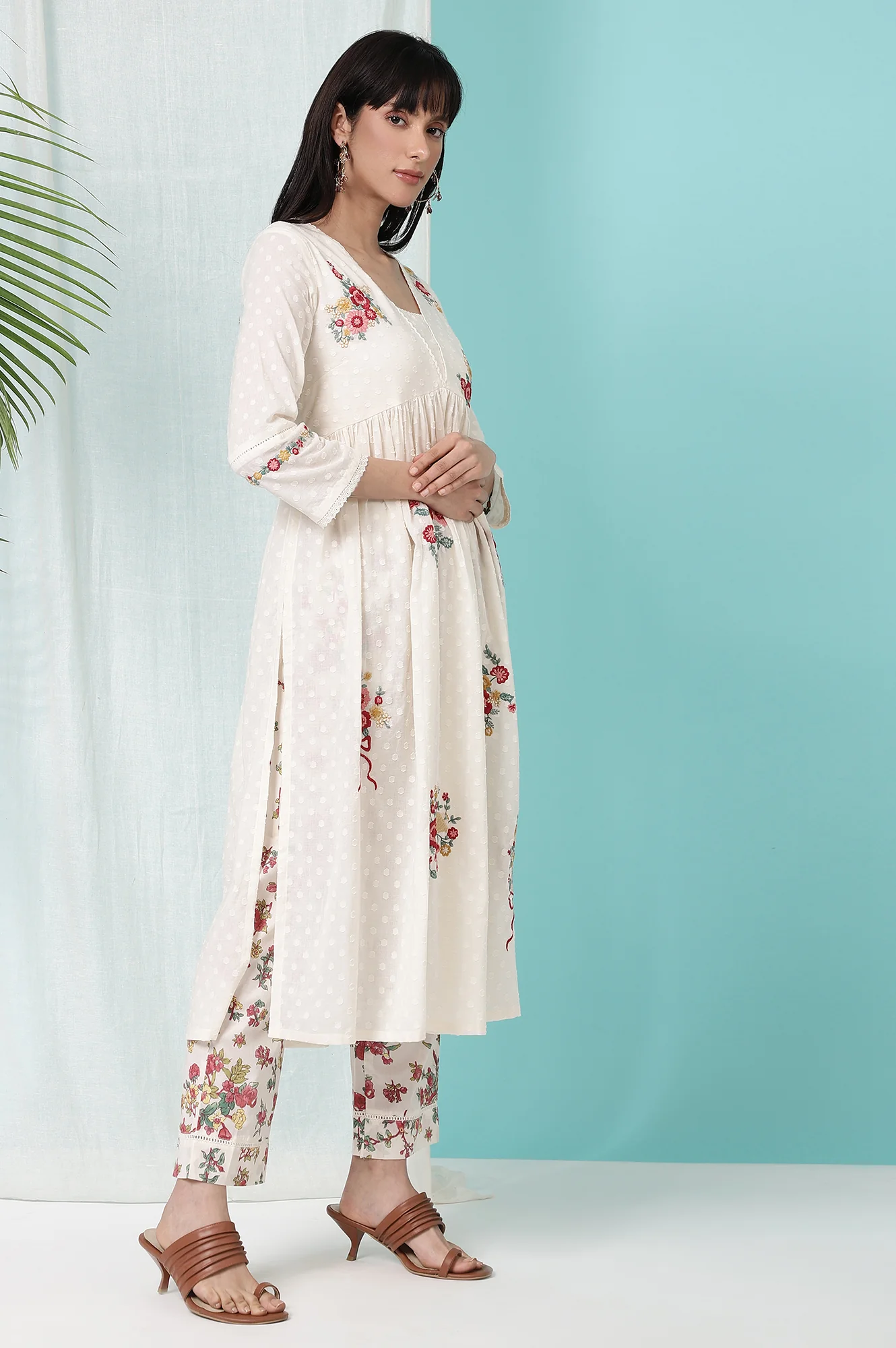 White Floral Printed Textured Cotton Kurta, Pants and Dupatta Set - Image 7