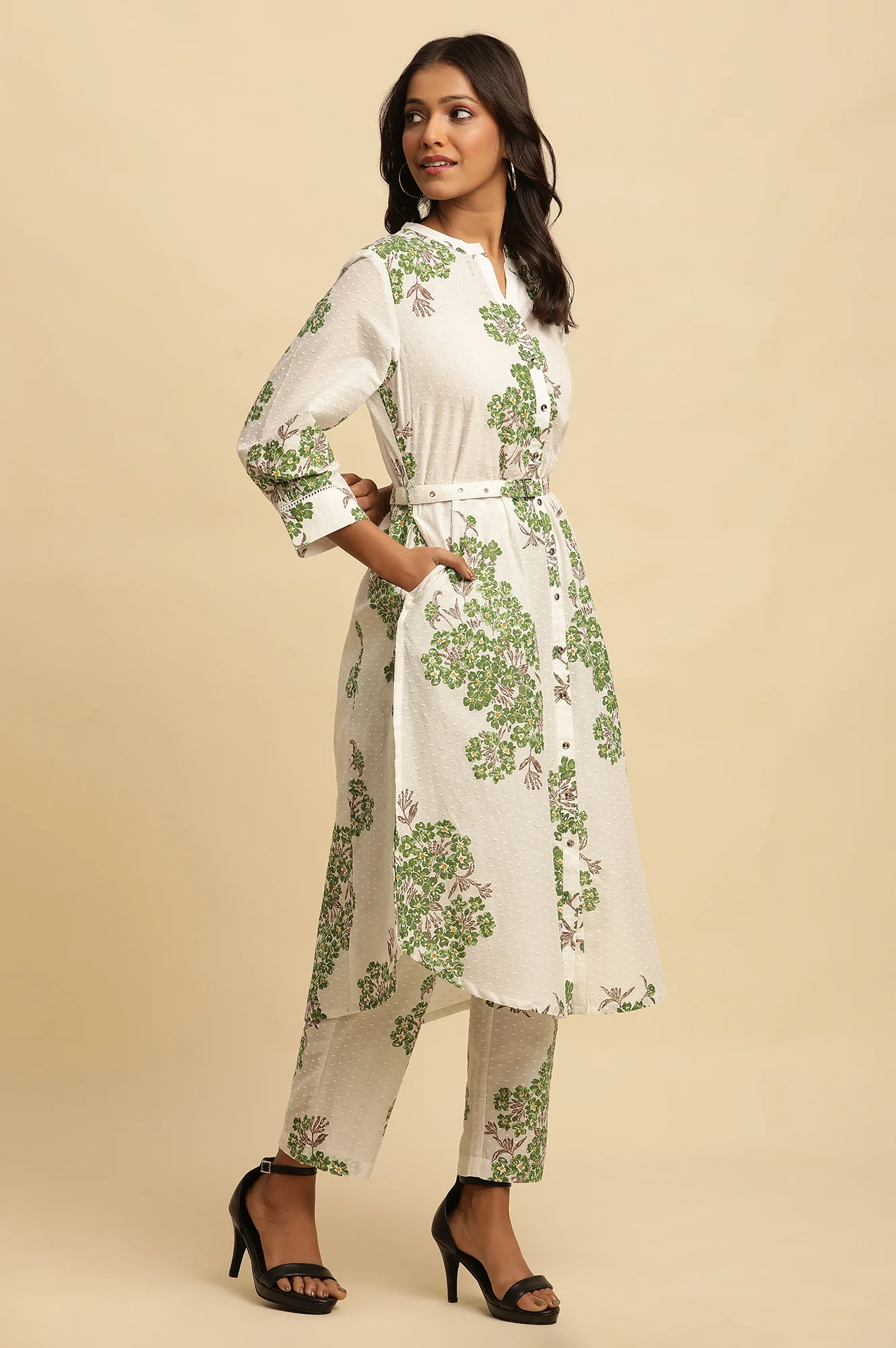 White Floral Printed Textured Cotton Kurta And Pants Co-Ord Set - Image 5