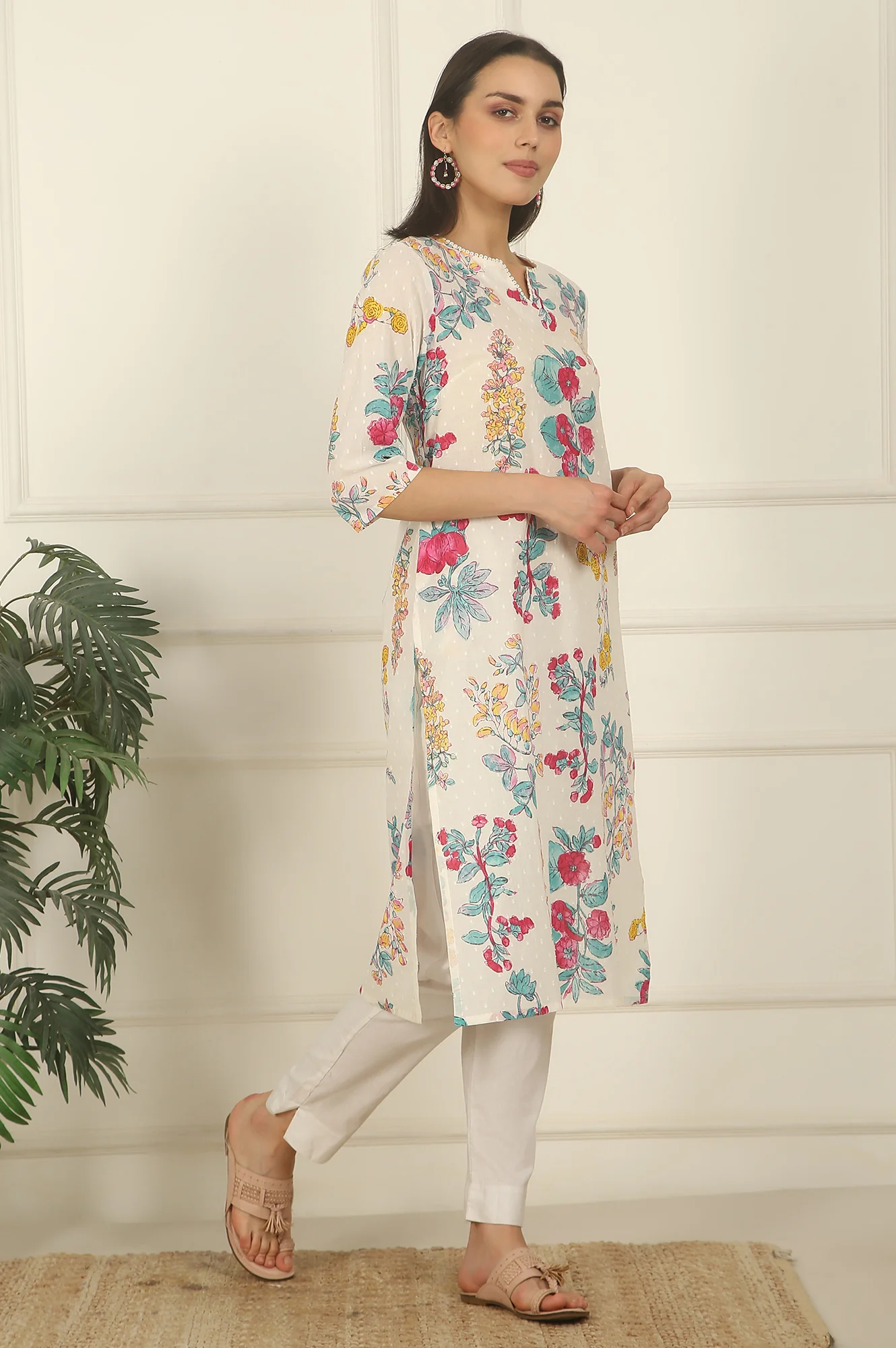 White Floral Printed Textured Cotton Straight Summer Kurta - Image 7