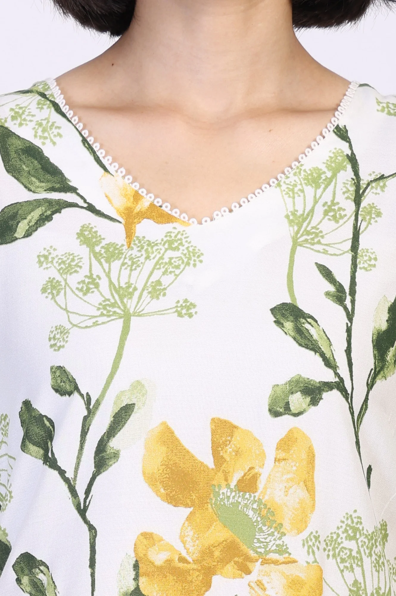 White Floral Printed Thread Work Straight Rayon Kurta - Image 3