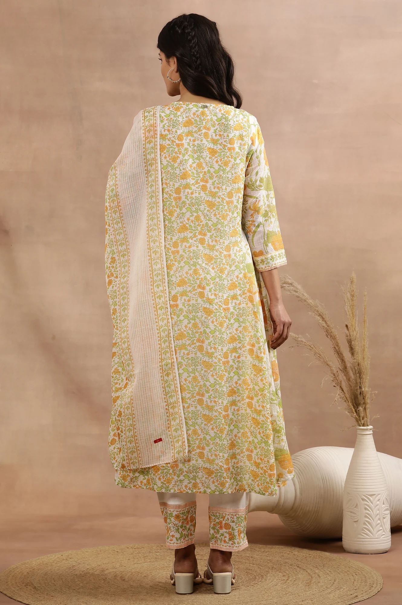 White Multi-Coloured Floral Printed Panelled Kurta, Pants And Dupatta Set - Image 4