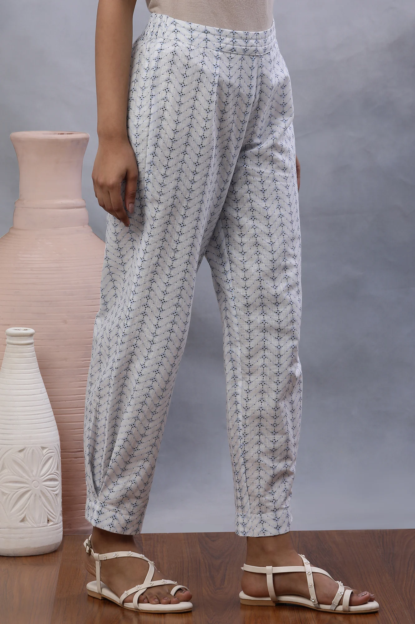 White Printed Salwar Pants With Pleats - Image 4