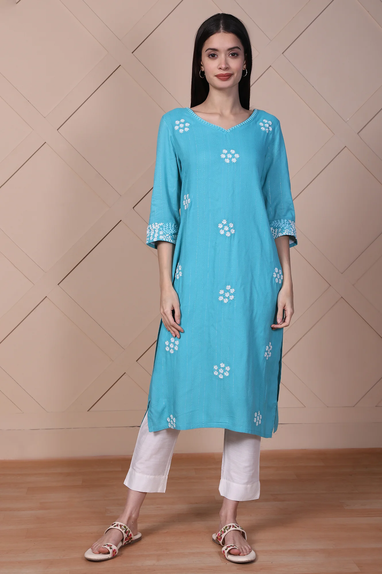 White Solid Mid Rise Ankle Length Slim Fit Trouser - Image 5
