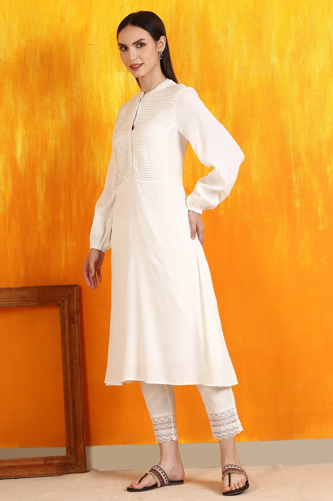 White Solid Pleated Yoke Moss Textured Straight Kurta - Image 4