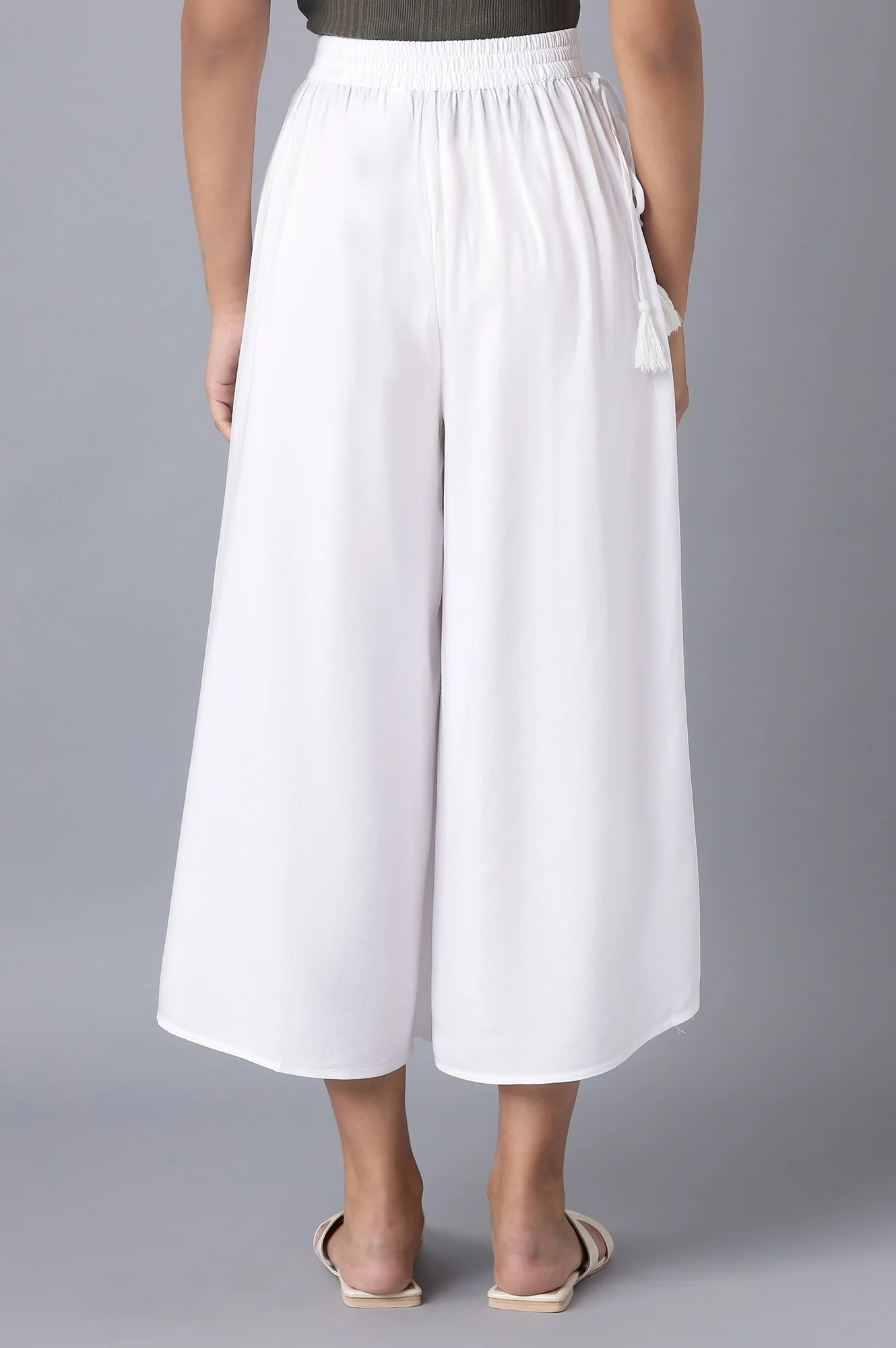 White Solid Relaxed Fit Ankle Length Mid Rise Cullotes - Image 2