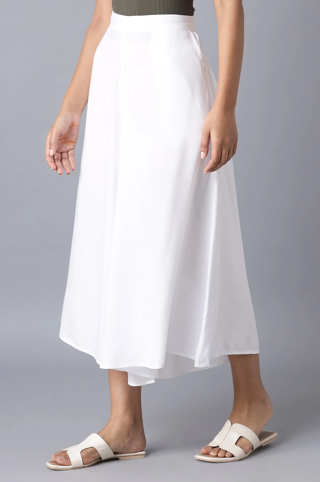 White Solid Relaxed Fit Ankle Length Mid Rise Cullotes - Image 3