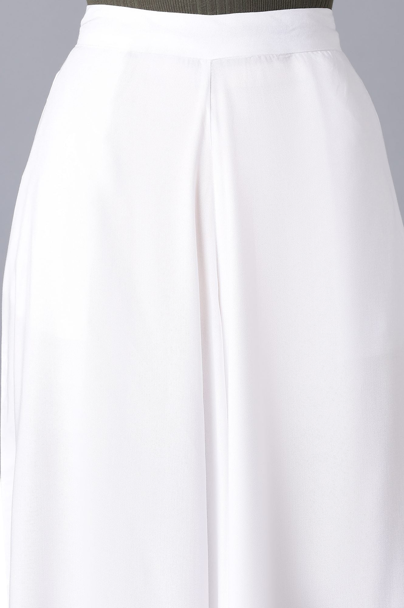 White Solid Relaxed Fit Ankle Length Mid Rise Cullotes - Image 6