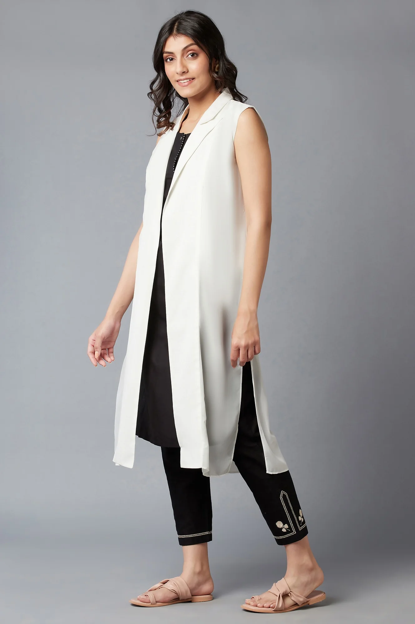 White Straight Textured Cotton Lapel Collar Jacket - Image 3