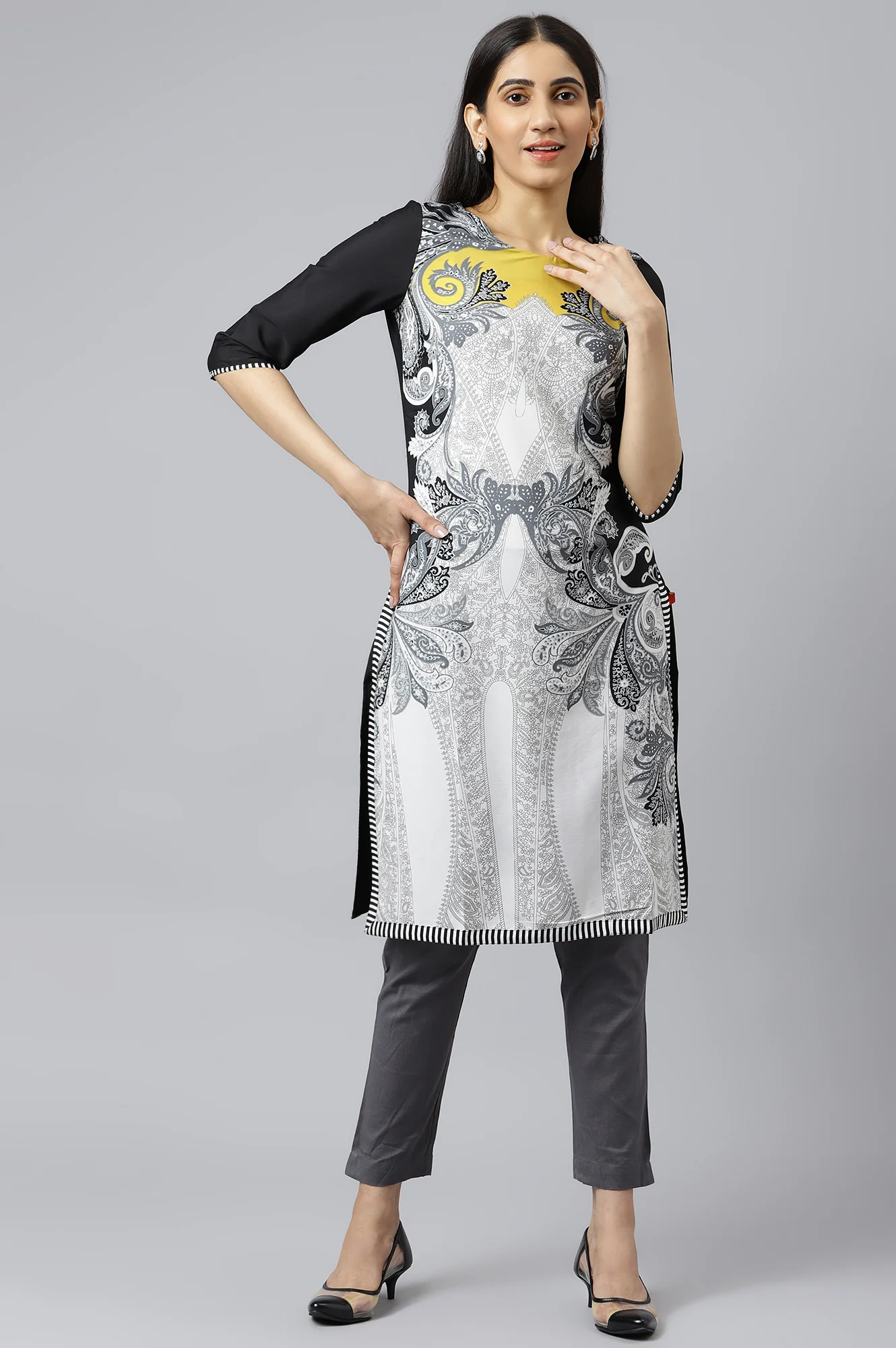 Women Grey Slim Pants - Image 4