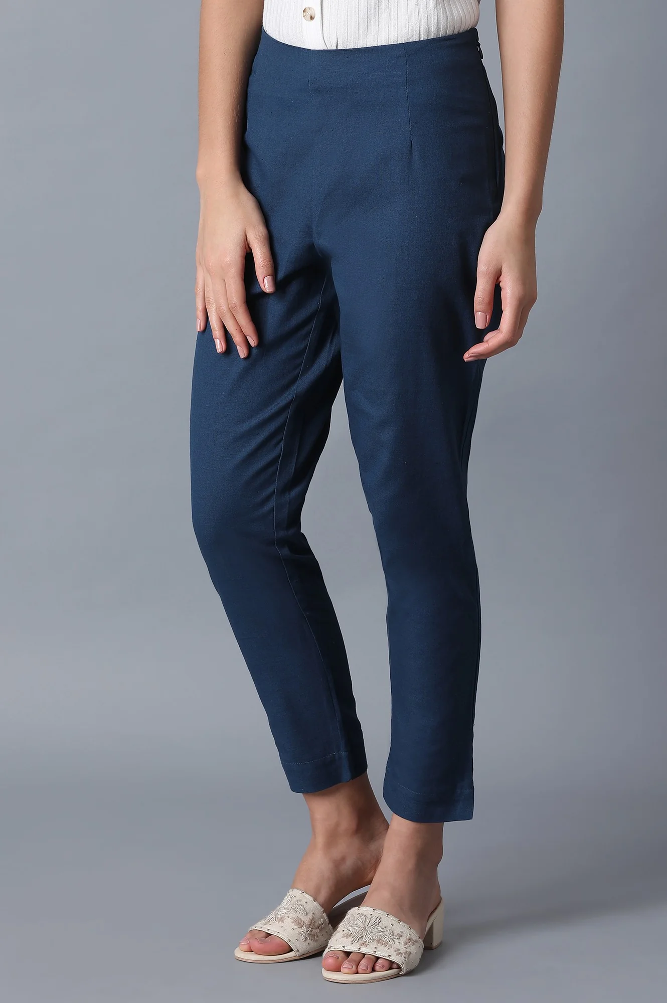 Women Grey Slim Pants - Image 3