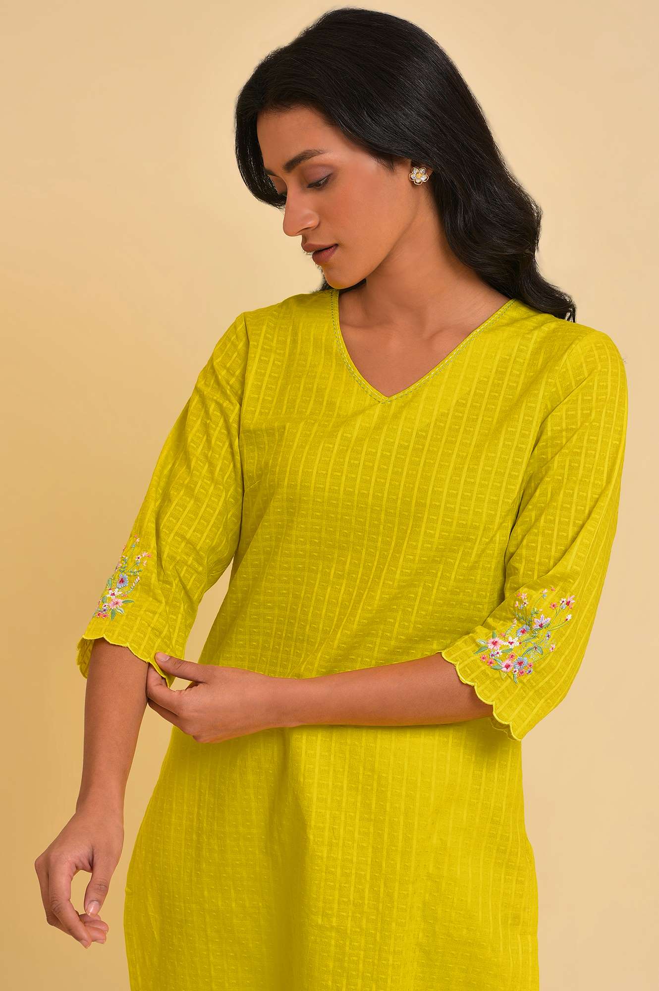 Yellow Dobby Textured Kurta And Tights Set - Image 5