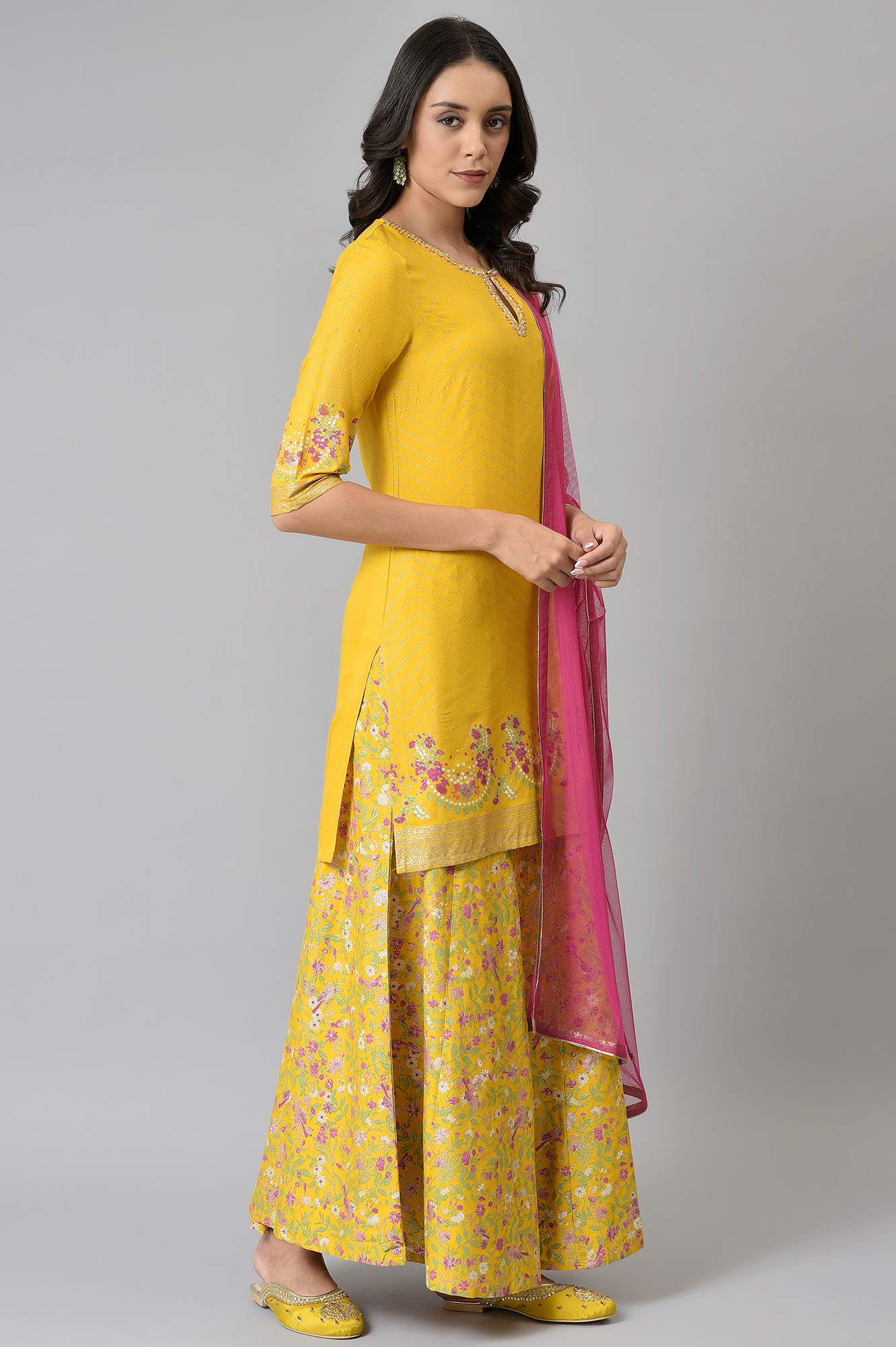 Yellow Embroidered kurta Wth Culottes And Pink Dupatta - Image 4