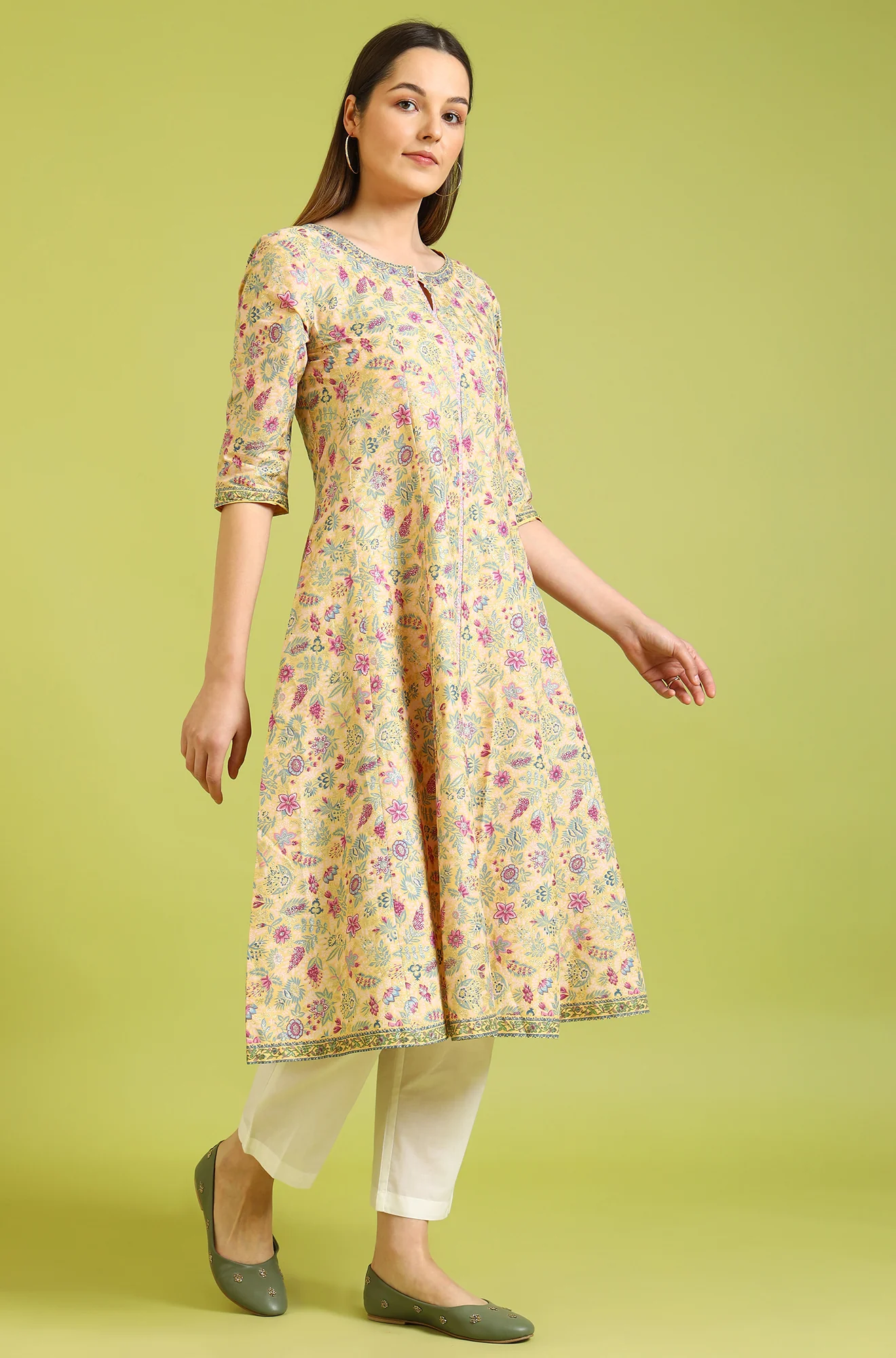 Yellow Floral Glitter Printed Pure Cotton Anarkali Kurta - Image 7